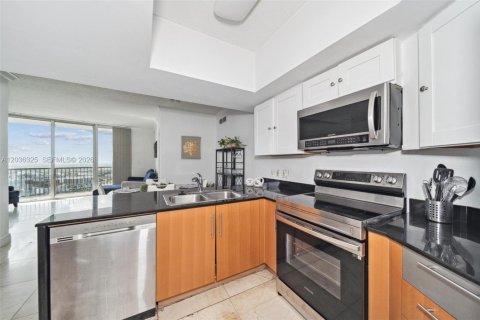 Copropriété à louer à Miami, Floride: 2 chambres, 97.36 m2 № 2084277 - photo 18