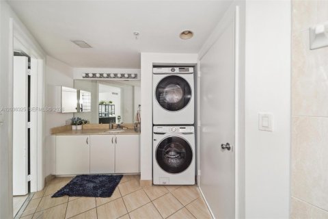 Copropriété à louer à Miami, Floride: 2 chambres, 97.36 m2 № 2084277 - photo 19