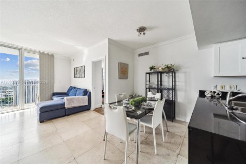 Copropriété à louer à Miami, Floride: 2 chambres, 97.36 m2 № 2084277 - photo 13