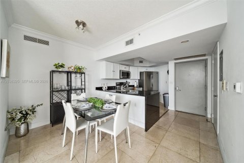 Copropriété à louer à Miami, Floride: 2 chambres, 97.36 m2 № 2084277 - photo 16