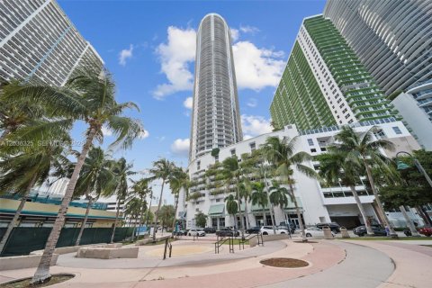 Copropriété à louer à Miami, Floride: 2 chambres, 97.36 m2 № 2084277 - photo 1