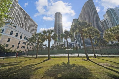 Copropriété à louer à Miami, Floride: 2 chambres, 97.36 m2 № 2084277 - photo 4