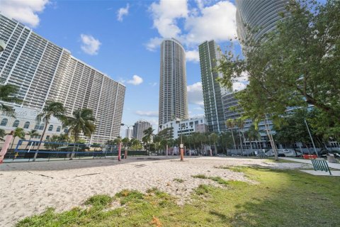 Copropriété à louer à Miami, Floride: 2 chambres, 97.36 m2 № 2084277 - photo 2