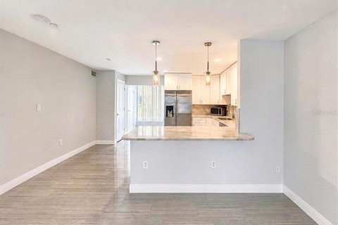 Appartement à louer à Naples, Floride: 2 chambres, 105.26 m2 № 2094659 - photo 6