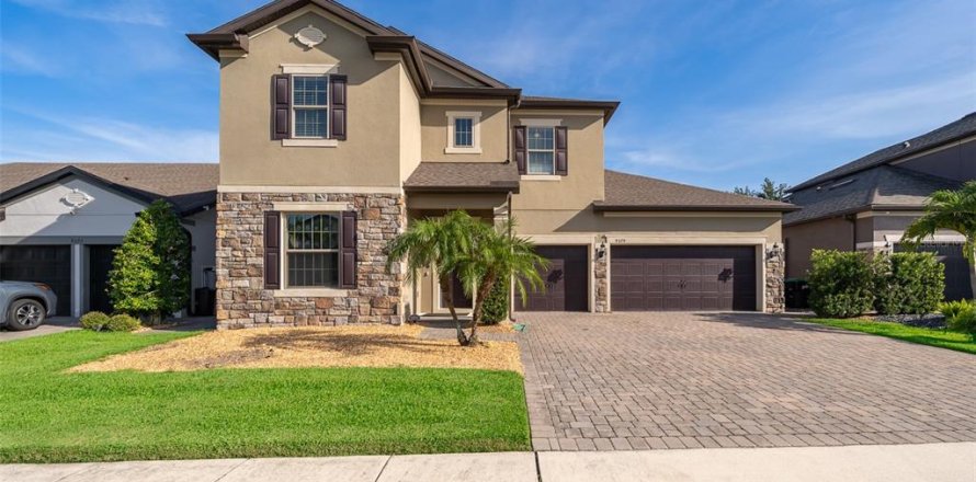 House in Orlando, Florida 4 bedrooms, 316.89 sq.m. № 1824951