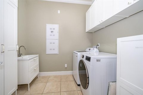 House in Orlando, Florida 4 bedrooms, 316.89 sq.m. № 1824951 - photo 18