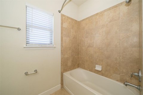 House in Orlando, Florida 4 bedrooms, 316.89 sq.m. № 1824951 - photo 29