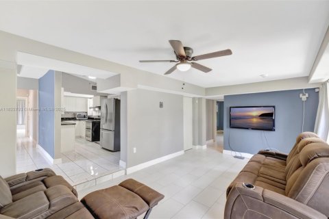 Villa ou maison à vendre à Fort Lauderdale, Floride: 5 chambres, 215.44 m2 № 1787125 - photo 3