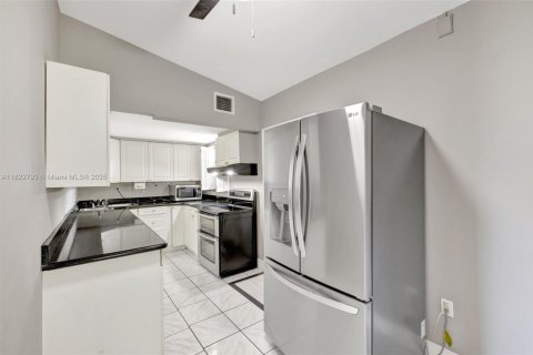 Villa ou maison à vendre à Fort Lauderdale, Floride: 5 chambres, 215.44 m2 № 1787125 - photo 2