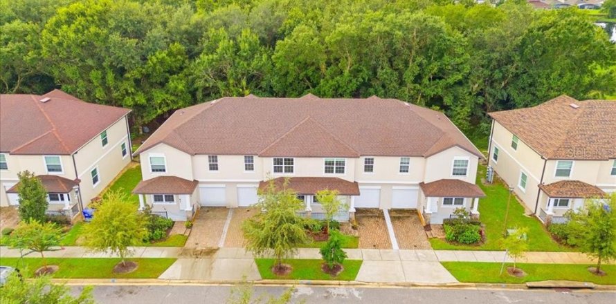 Immobilier commercial à Kissimmee, Floride 16 chambres, 628.76 m2 № 2369405
