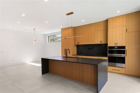 Casa en alquiler en Tampa, Florida, 4 dormitorios, 339.28 m2 № 1894103 - foto 18