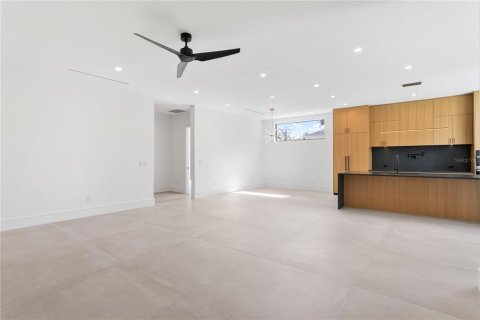 Casa en alquiler en Tampa, Florida, 4 dormitorios, 339.28 m2 № 1894103 - foto 23