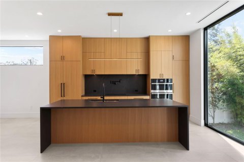Casa en alquiler en Tampa, Florida, 4 dormitorios, 339.28 m2 № 1894103 - foto 12