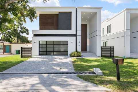 Casa en alquiler en Tampa, Florida, 4 dormitorios, 339.28 m2 № 1894103 - foto 1