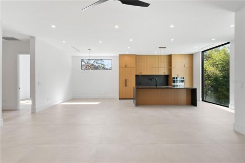 Casa en alquiler en Tampa, Florida, 4 dormitorios, 339.28 m2 № 1894103 - foto 11