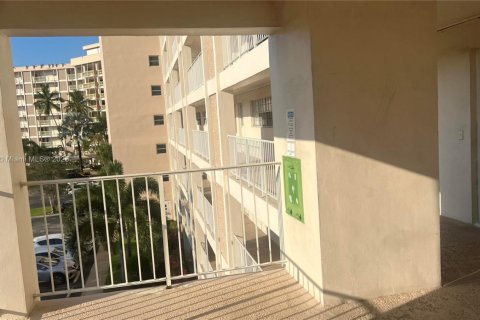 Copropriété à louer à Pompano Beach, Floride: 2 chambres, 106.84 m2 № 1961228 - photo 13