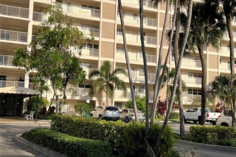 Copropriété à louer à Pompano Beach, Floride: 2 chambres, 106.84 m2 № 1961228 - photo 1