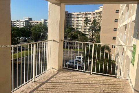 Copropriété à louer à Pompano Beach, Floride: 2 chambres, 106.84 m2 № 1961228 - photo 12
