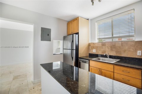 Copropriété à vendre à Miami, Floride: 2 chambres, 79.8 m2 № 1949522 - photo 2