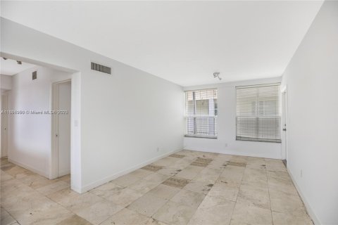 Copropriété à vendre à Miami, Floride: 2 chambres, 79.8 m2 № 1949522 - photo 4