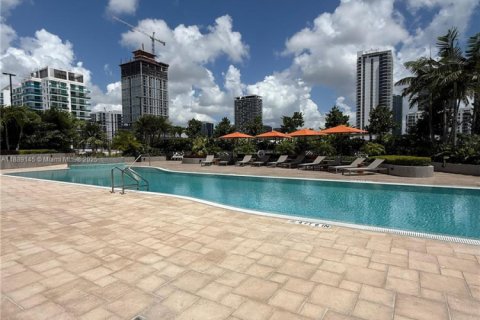 Condominio en alquiler en Miami, Florida, 3 dormitorios, 143.53 m2 № 1941254 - foto 13