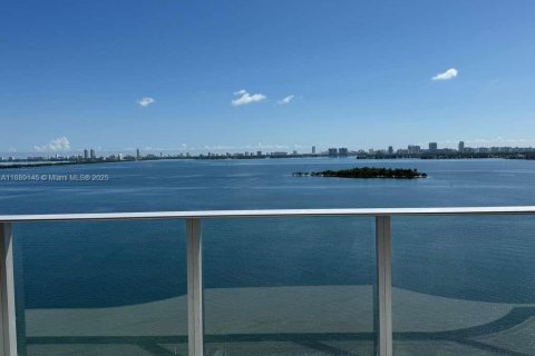 Condominio en alquiler en Miami, Florida, 3 dormitorios, 143.53 m2 № 1941254 - foto 2