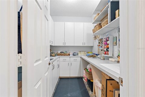 Townhouse in Saint Petersburg, Florida 5 bedrooms, 441.29 sq.m. № 2095011 - photo 17