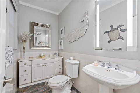 Townhouse in Saint Petersburg, Florida 5 bedrooms, 441.29 sq.m. № 2095011 - photo 22