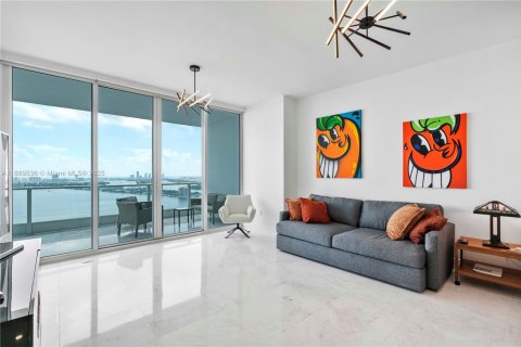 Condo in Miami, Florida, 2 bedrooms  № 1944631 - photo 2