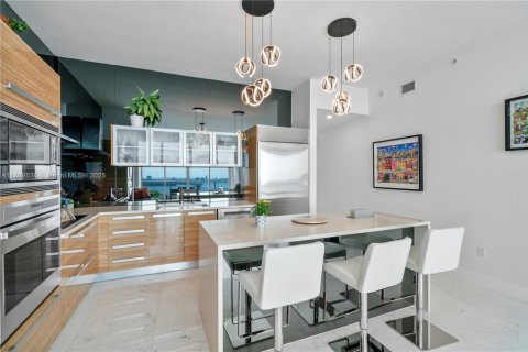 Condo in Miami, Florida, 2 bedrooms  № 1944631 - photo 5