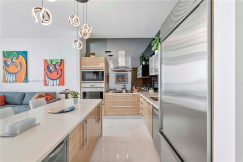 Condo in Miami, Florida, 2 bedrooms  № 1944631 - photo 4