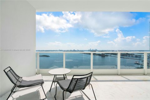 Condo in Miami, Florida, 2 bedrooms  № 1944631 - photo 17
