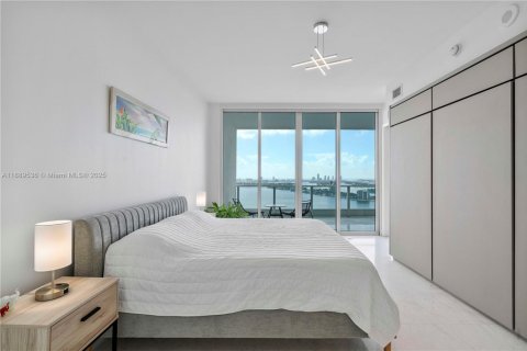Condo in Miami, Florida, 2 bedrooms  № 1944631 - photo 10