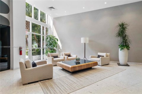 Condo in Miami, Florida, 2 bedrooms  № 1944631 - photo 29