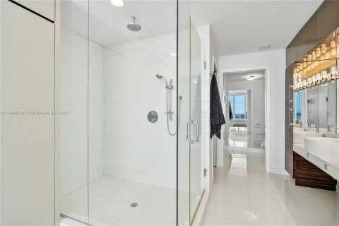 Condo in Miami, Florida, 2 bedrooms  № 1944631 - photo 12