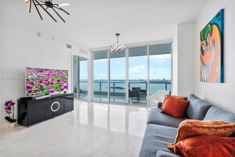 Condo in Miami, Florida, 2 bedrooms  № 1944631 - photo 3