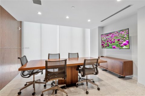 Condo in Miami, Florida, 2 bedrooms  № 1944631 - photo 30