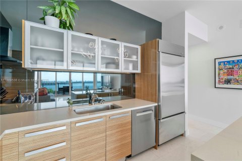 Condo in Miami, Florida, 2 bedrooms  № 1944631 - photo 6