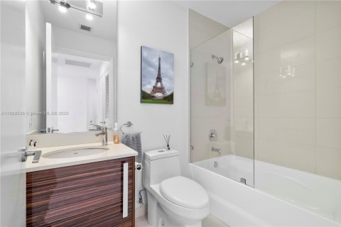 Condo in Miami, Florida, 2 bedrooms  № 1944631 - photo 15