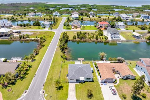 House in Hernando Beach, Florida 3 bedrooms, 150.78 sq.m. № 1857925 - photo 29
