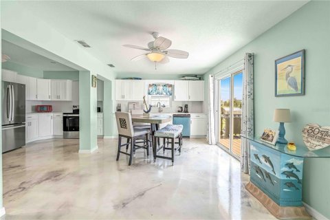 House in Hernando Beach, Florida 3 bedrooms, 150.78 sq.m. № 1857925 - photo 6