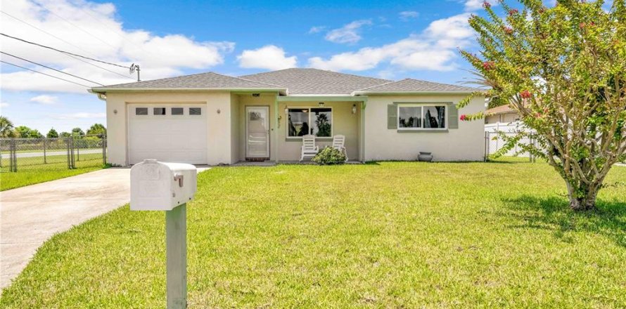 House in Hernando Beach, Florida 3 bedrooms, 150.78 sq.m. № 1857925