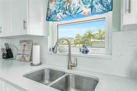 House in Hernando Beach, Florida 3 bedrooms, 150.78 sq.m. № 1857925 - photo 9
