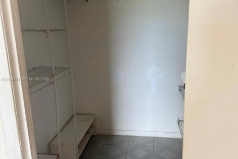 Купить виллу или дом в Майами, Флорида 1 спальня, 61.97м2, № 2076399 - фото 5