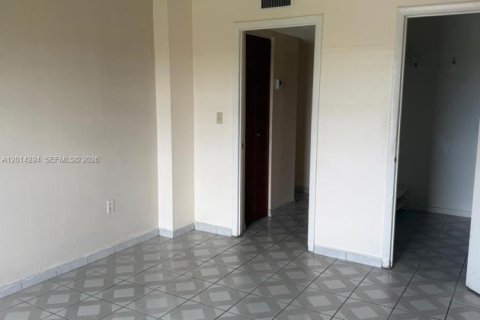 Купить виллу или дом в Майами, Флорида 1 спальня, 61.97м2, № 2076399 - фото 8