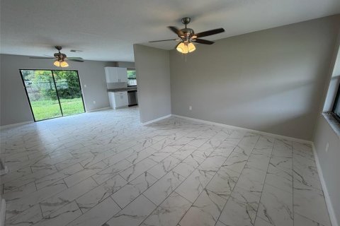 Villa ou maison à vendre à Orlando, Floride: 3 chambres, 94.67 m2 № 2408583 - photo 6
