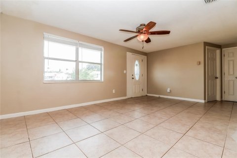 House in Holiday, Florida 3 bedrooms, 127.28 sq.m. № 1913950 - photo 2