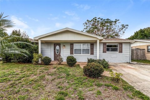 House in Holiday, Florida 3 bedrooms, 127.28 sq.m. № 1913950 - photo 1