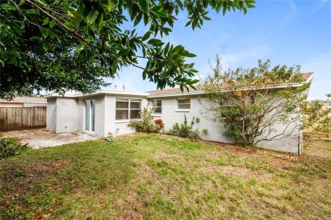 House in Holiday, Florida 3 bedrooms, 127.28 sq.m. № 1913950 - photo 15