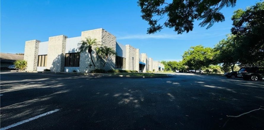 Commercial property in Lake Placid, Florida 580.45 sq.m. № 2371024